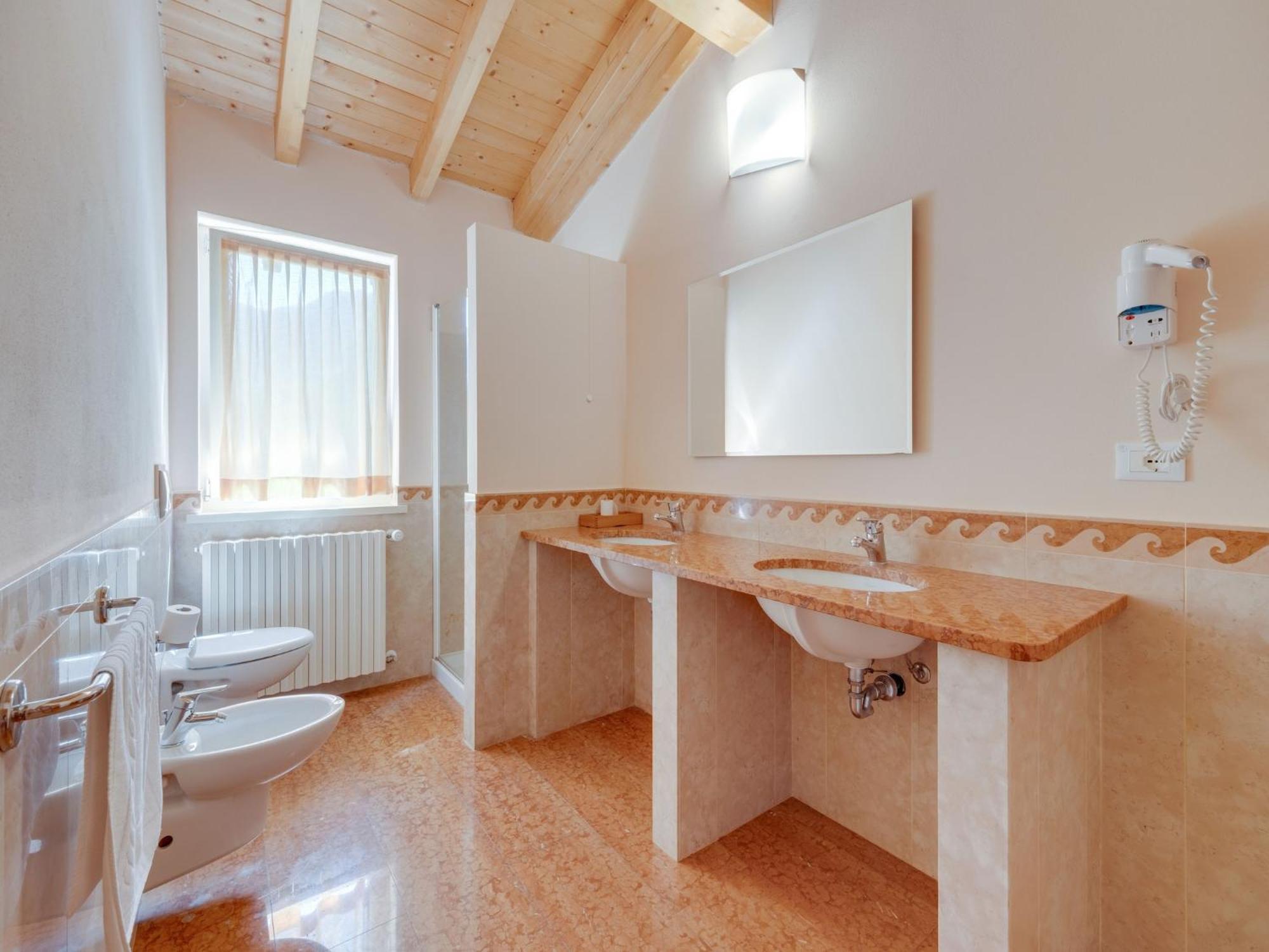 Spacious Apartment In Idro With Shared Pool Crone ภายนอก รูปภาพ