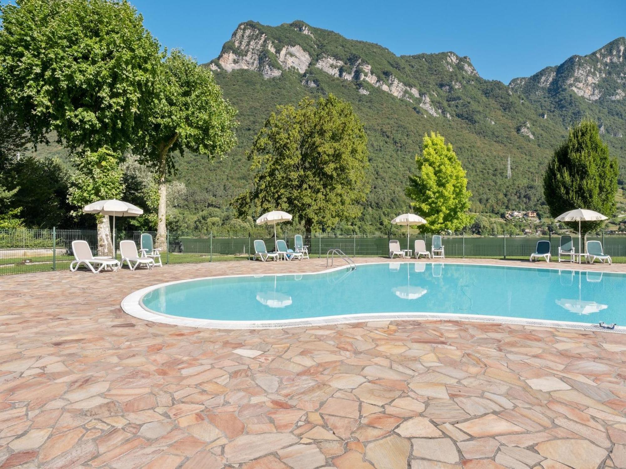 Spacious Apartment In Idro With Shared Pool Crone ภายนอก รูปภาพ